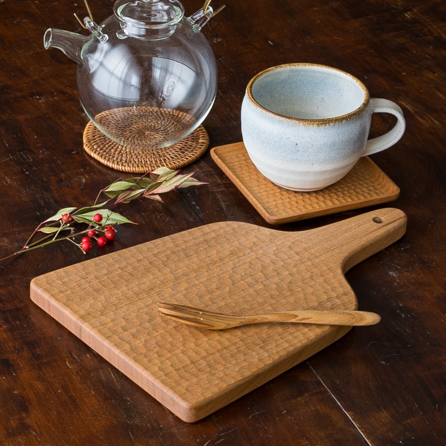 おうちカフェを満喫できる木工房玄高塚和則さんの角コースターとカッティングボード