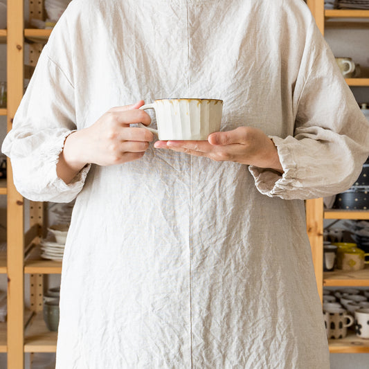 手にしっくり馴染んで持ちやすいツキゾエハルさんの皮鯨しのぎマグ