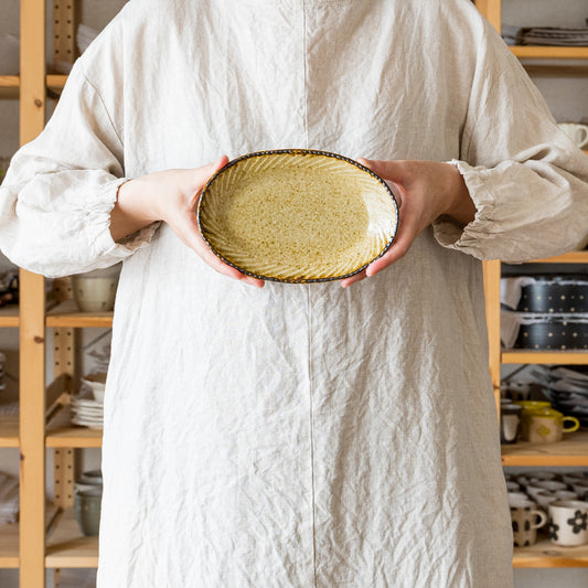 盛り付けたお料理が素敵に引き立つツキゾエハルさんの皮鯨オーバル皿