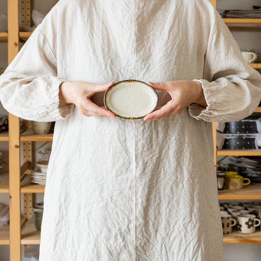 食卓を素敵に彩ってくれるツキゾエハルさんの皮鯨オーバル豆皿