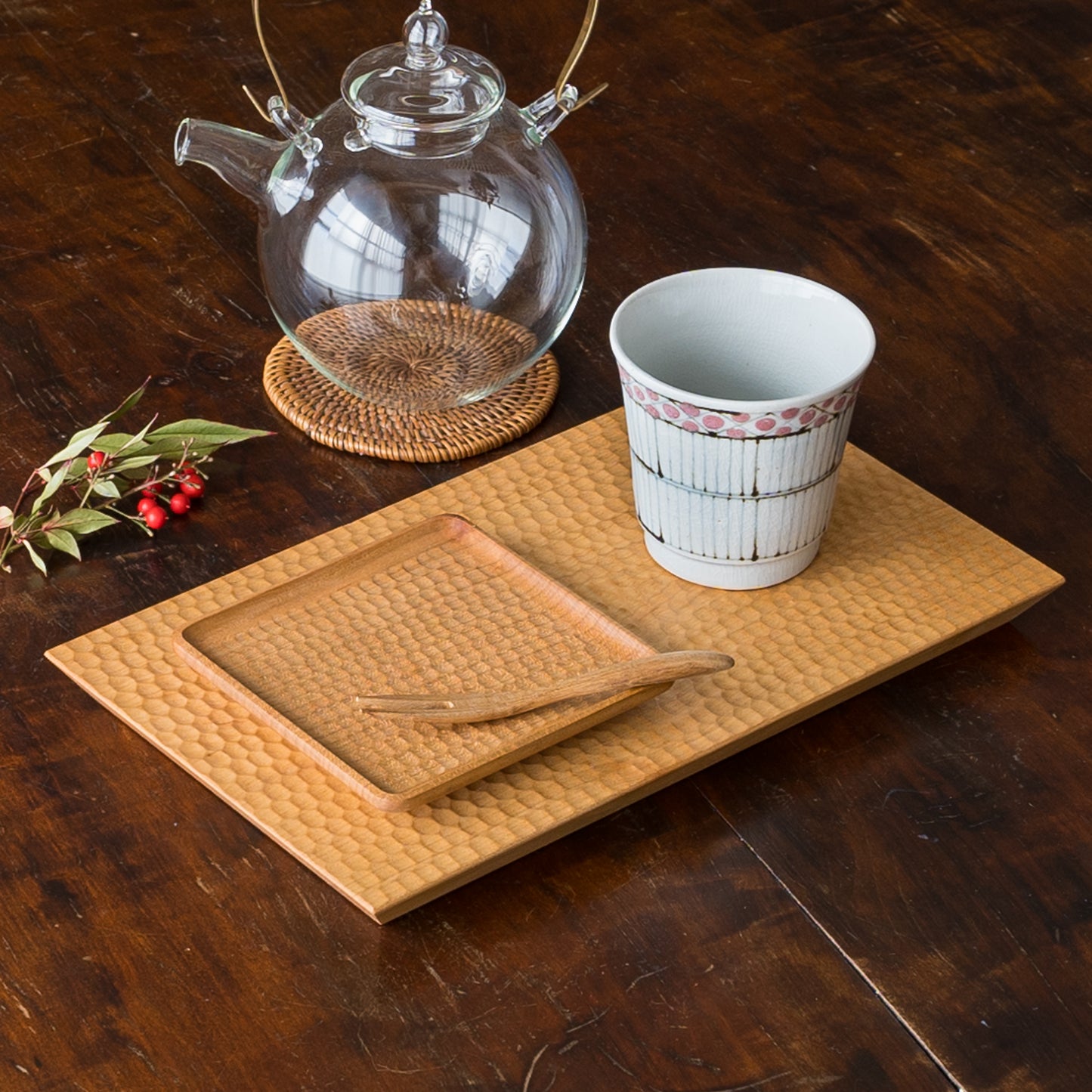 午後のほっと一息タイムをゆっくり過ごせる木工房玄高塚和則さんのさくらトレイと角コースター