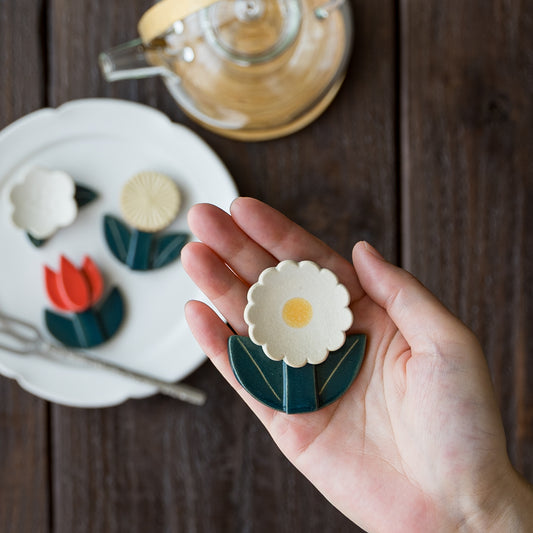 キュートで可愛い辻本路さんのデイジーの花箸置き