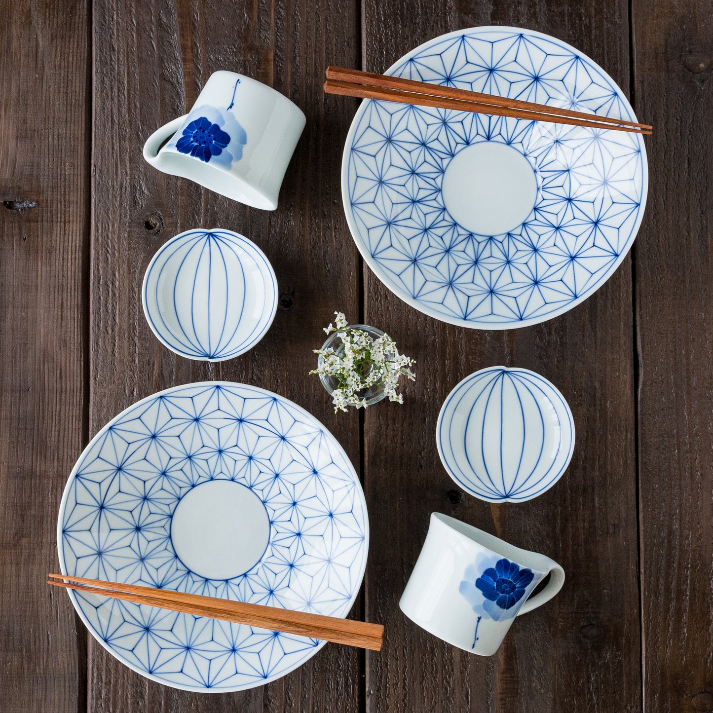 呉須色が涼やかで素敵な眞窯の染付のうつわ