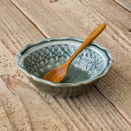 ヨーグルトやスープにぴったりなわかさま陶芸のフレンチレースフリル鉢