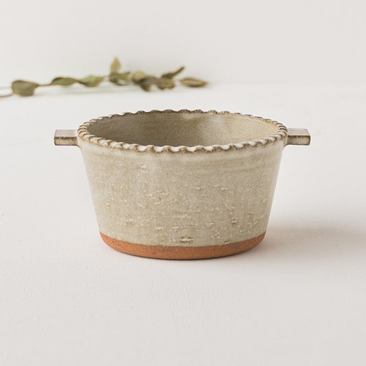 縁の鎬がおしゃれで可愛い岡洋美さんのフチしのぎのココット皿