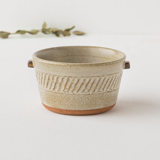 鎬がほんわか可愛らしい岡洋美さんのしのぎのココット皿