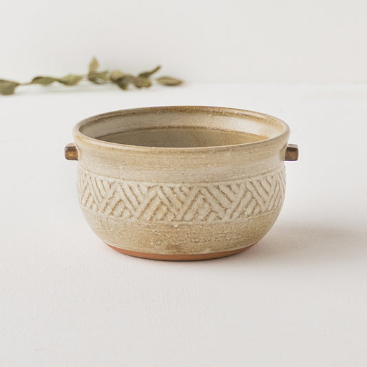 やさし気な鎬が素敵な岡洋美さんのしのぎ丸型ココット皿