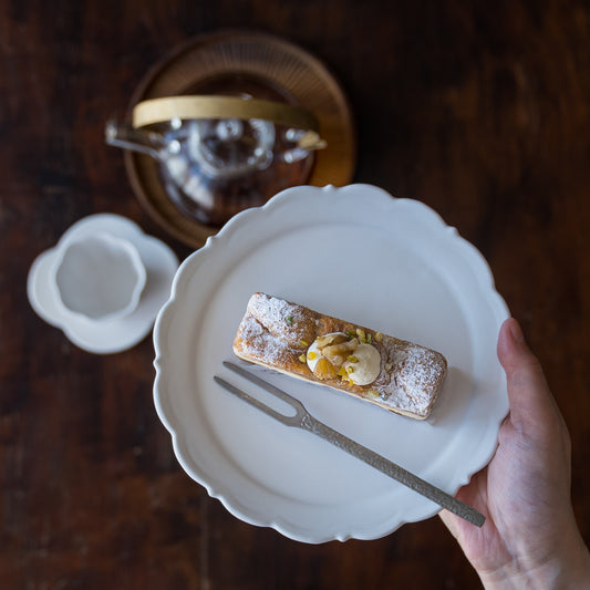 リムのレリーフが美しい藤村佳澄さんの5寸レリーフ皿