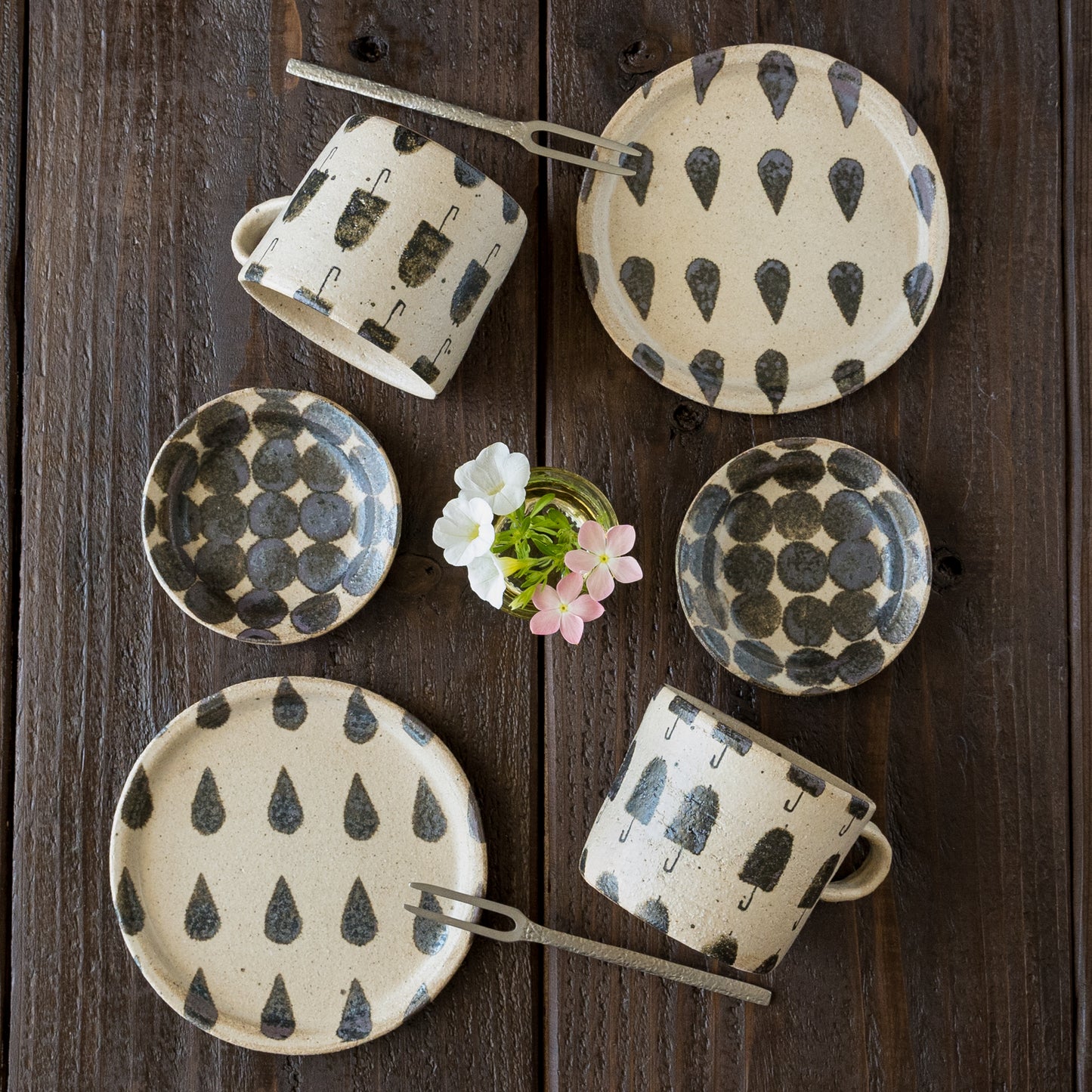 心地良いおうち時間を過ごせる岡村朝子さんのうつわ