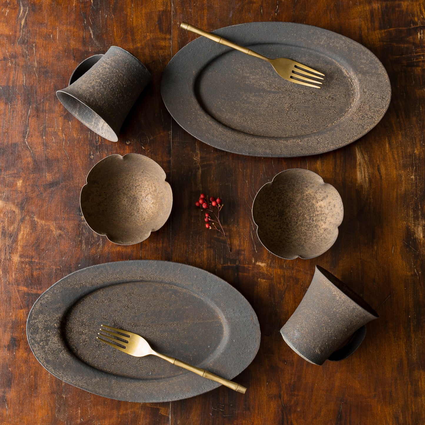 冨部咲喜子さんの鉄釉のうつわ