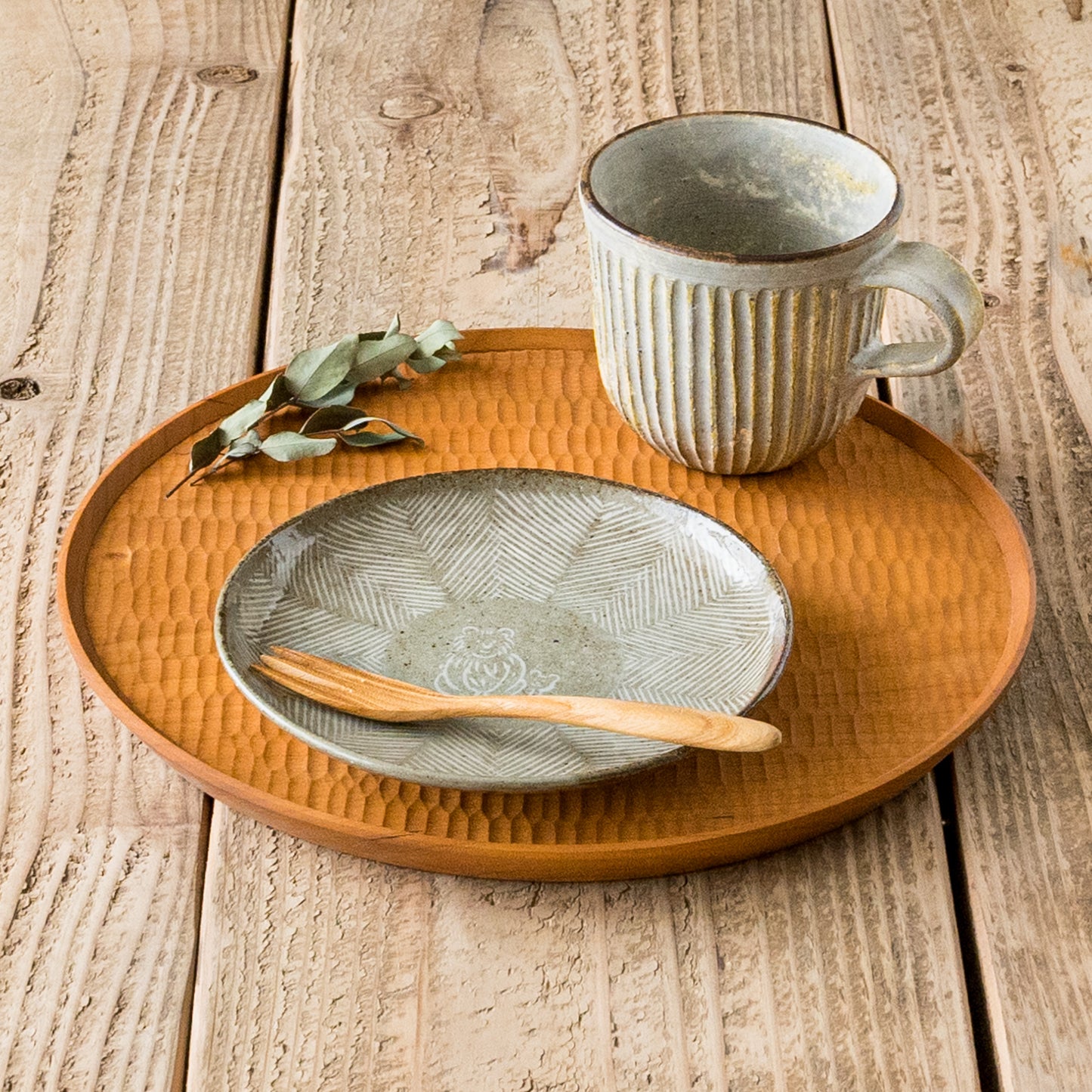 濵田綾音さんの5寸平皿くまの親子グレー