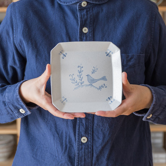 飾ってもかわいい鈴木しのぶさんのタイル皿