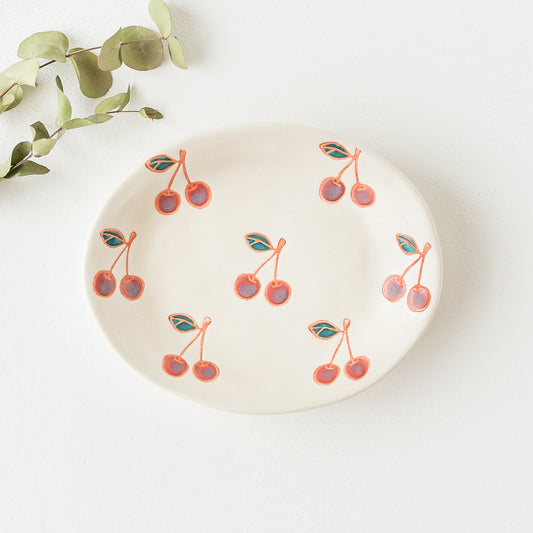 大人かわいいサクランボ柄にほっこりする波佐見焼の楕円取皿