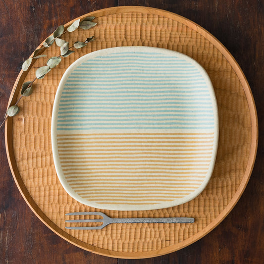 朝ごはんやランチが楽しく過ごせる坂下花子さんの練り込みの四方皿