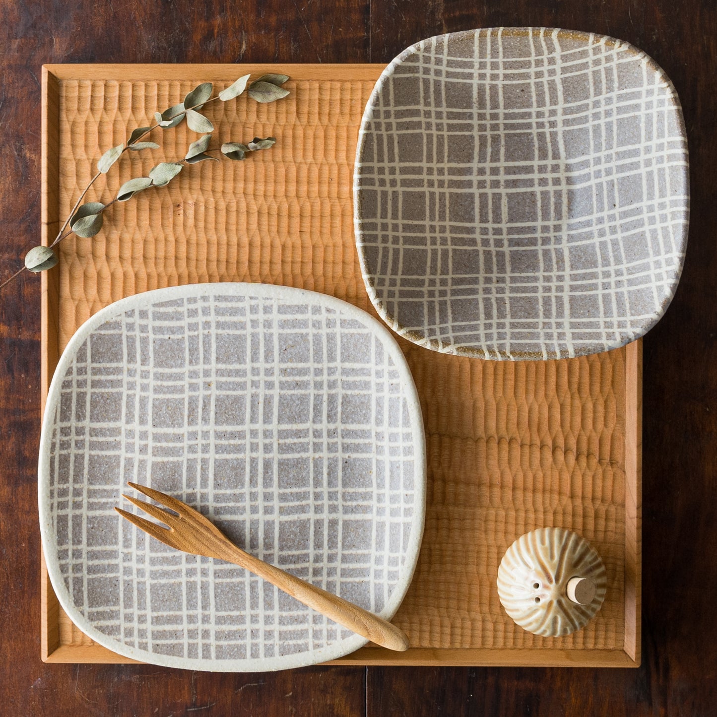 ランチタイムをゆっくり楽しめる坂下花子さんの練り込みの角ボウルと四方皿