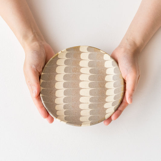 練り込みの風合いが素敵な坂下花子さんの練り込みの丸皿