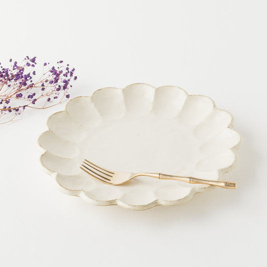 お料理が引き立つ美濃焼の輪花ワンプレート皿