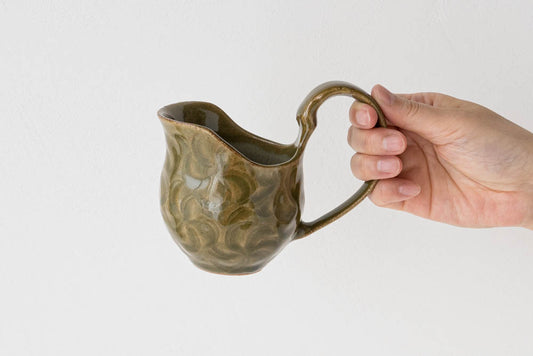 笠原良子さんの花文の水差し