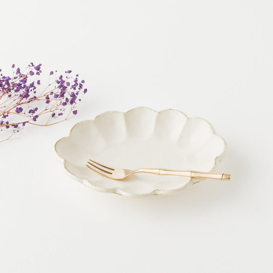 おうち時間を心地よくしてくれる美濃焼の輪花皿