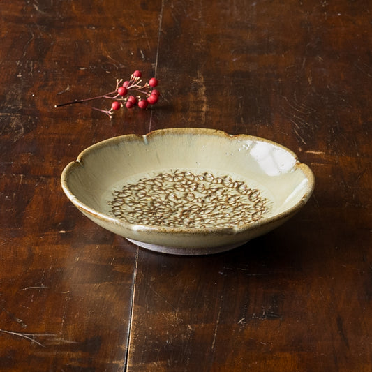 小代焼小代本谷ちひろ窯さんの輪花皿5寸白