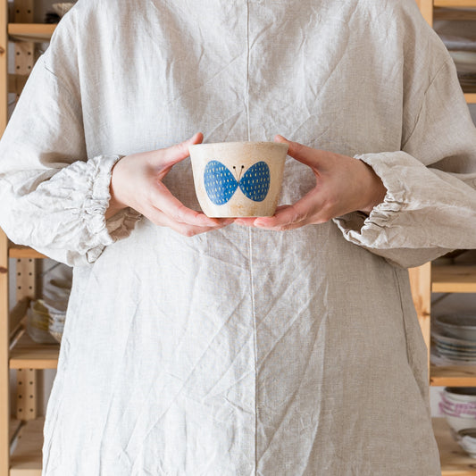 ふんわり優しいちょうちょが可愛い森野奈津子さんの色化粧のフリーカップ