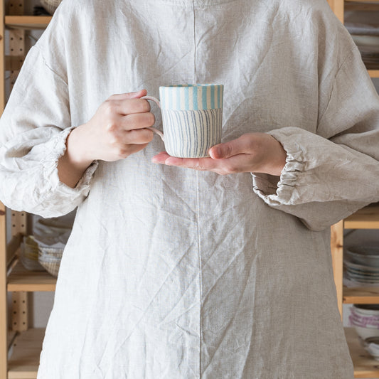 淡い水色とピンクがおしゃれで可愛い坂下花子さんの練り込みのマグ