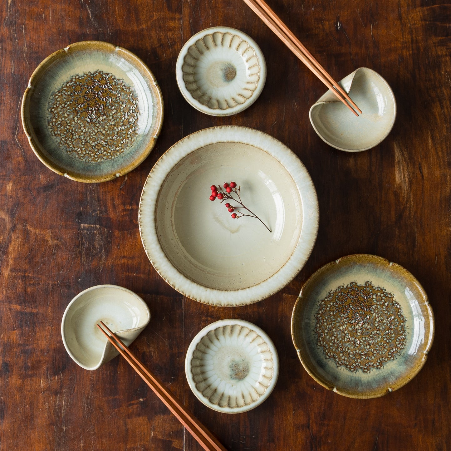 小代焼小代本谷ちひろ窯さんの輪花皿5寸青