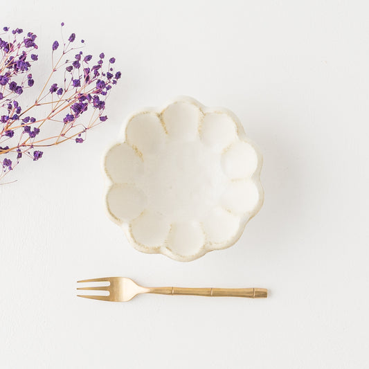 カネコ小兵製陶所の白練リンカ小鉢