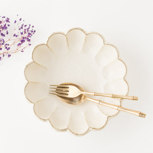 お料理が引き立つ美濃焼の輪花鉢