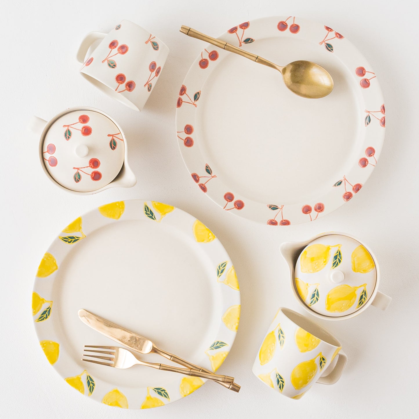 明るく元気にしてくれるフルーツ柄の波佐見焼