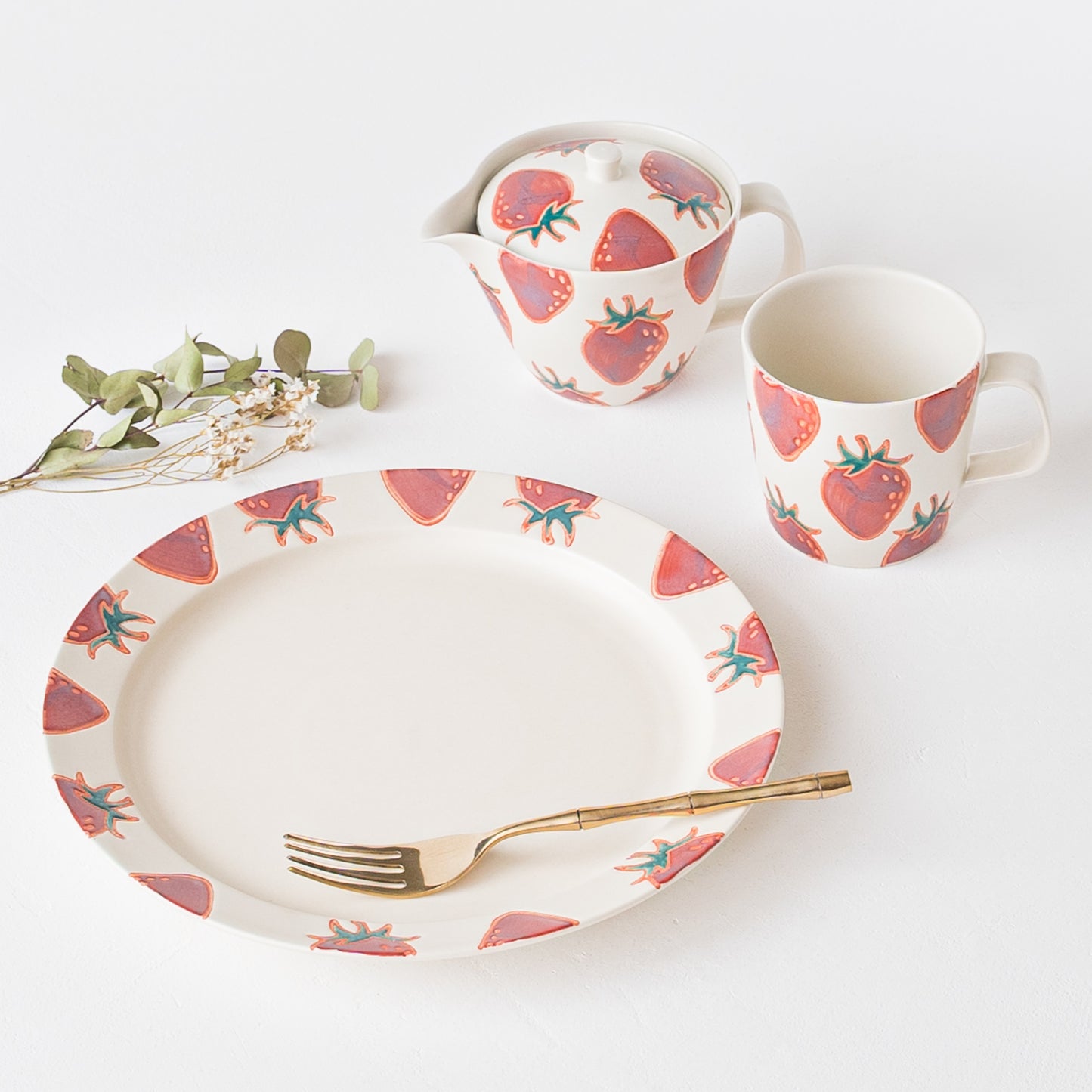 おうち時間を心地よくしてくれるイチゴ柄の波佐見焼