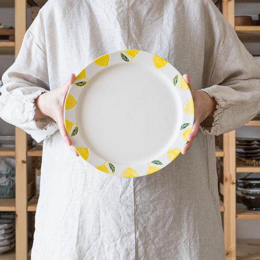 見ているだけで明るく元気になるレモン柄の波佐見焼プレート