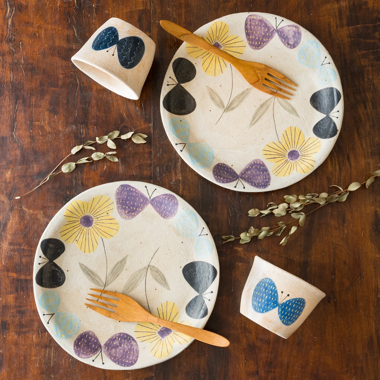 楽しく明るい食卓にしてくれる森野奈津子さんの色化粧のうつわ