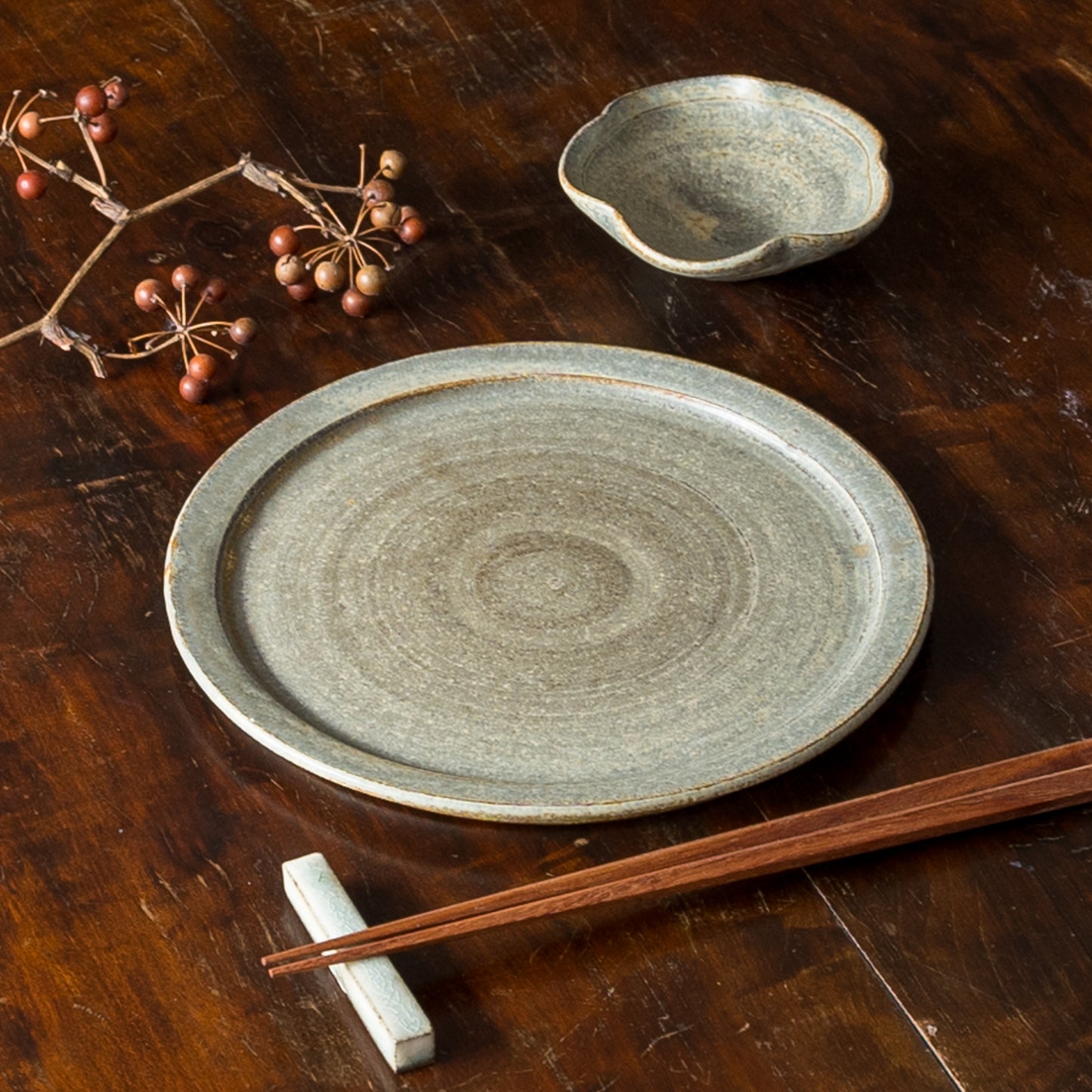 食卓を素敵に演出してくれる吉永哲子さんのさびあさぎの器