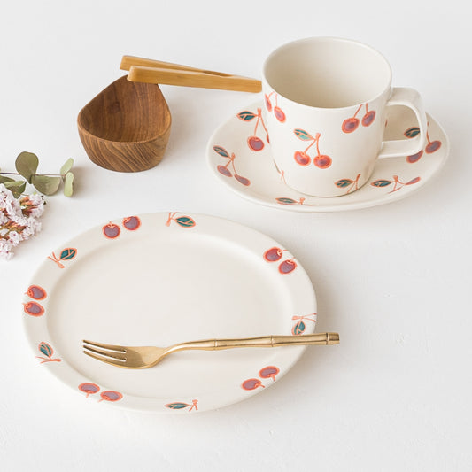 ティータイムが楽しく過ごせるかわいいサクランボ柄の波佐見焼