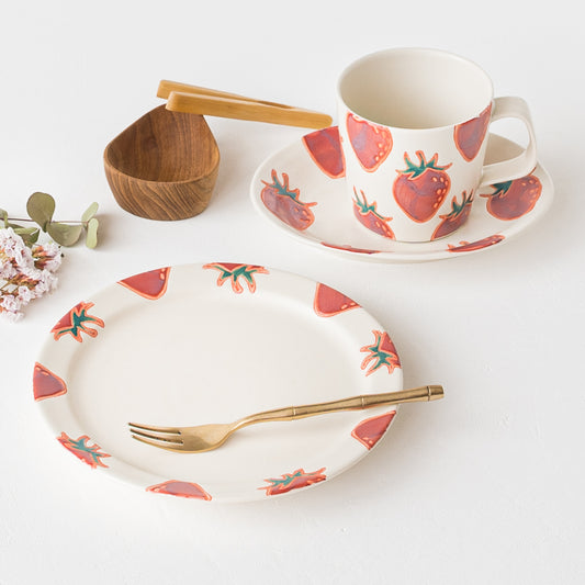 ティータイムが楽しくなるイチゴ柄の波佐見焼