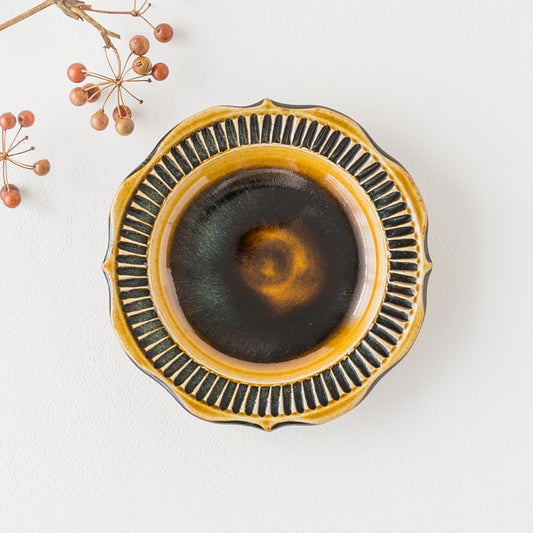 飴釉が美しいはなクラフトさんのリム鎬輪花取り皿