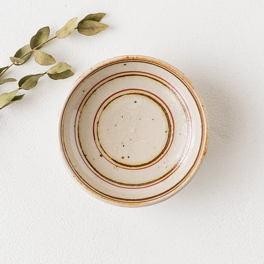 赤絵と鉄絵の独楽筋が素敵な冨本大輔さんの灰釉絵付3寸皿