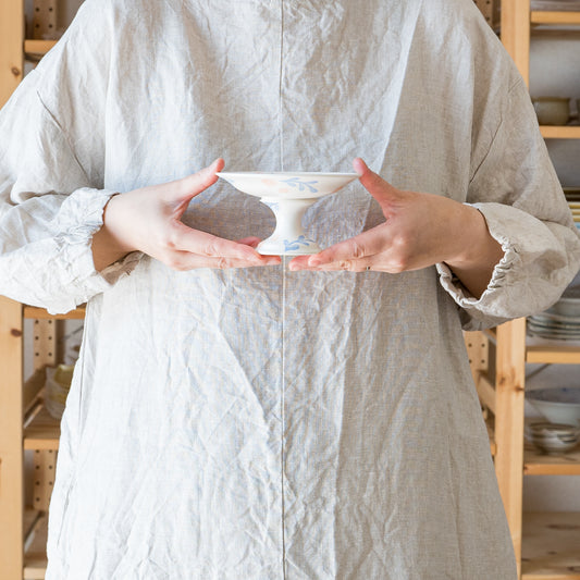 淡い色使いにほっこり和む菊知真由美さんの和紙染めの高杯皿
