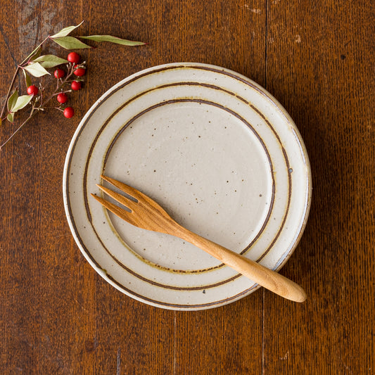 ケーキや和菓子が美味しくなる冨本大輔さんの灰釉鉄絵5寸リム皿