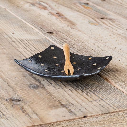 高須愛子さんのドット模様の角豆皿