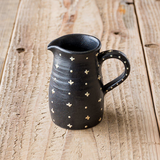 クロスやドット模様がモダンで可愛い高須愛子さんのミルクピッチャー