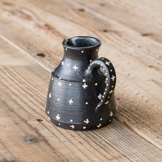 食卓に置いてあるだけで絵になる高須愛子さんのミルクピッチャー