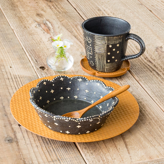 高須愛子さんの輪花どら鉢とデカマグ