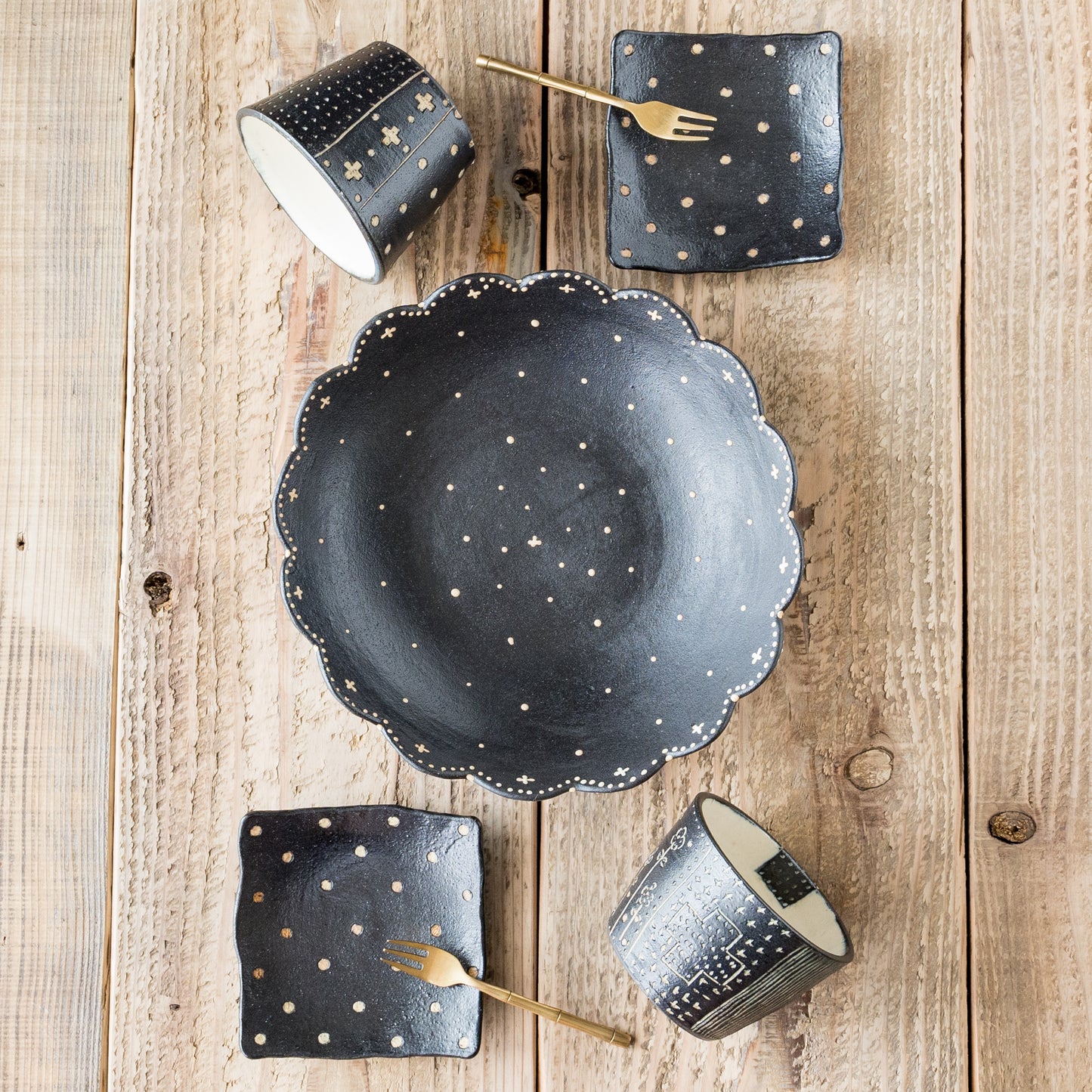 高須愛子さんのモダンなうつわ