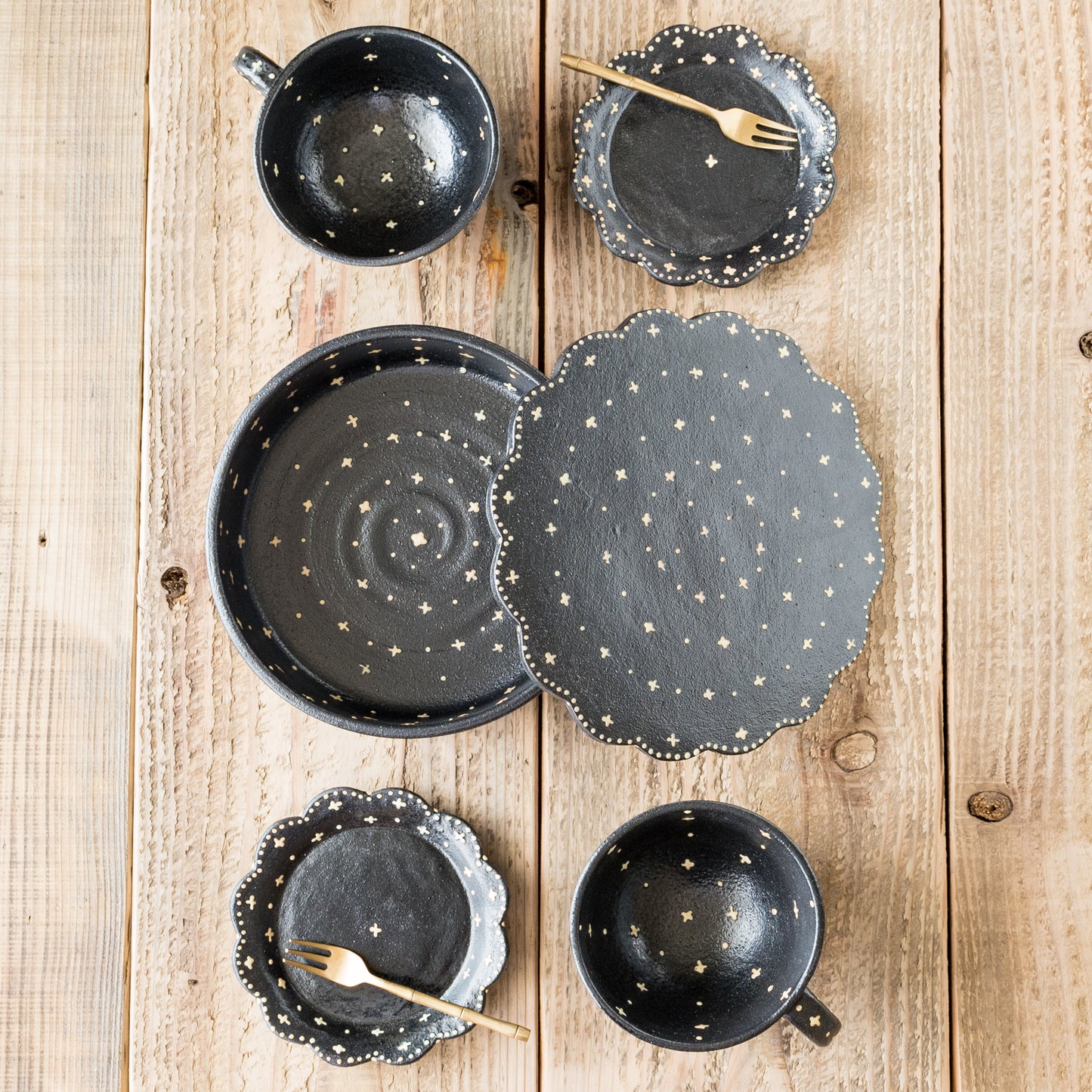 食卓が素敵に華やぐ高須愛子さんのうつわ