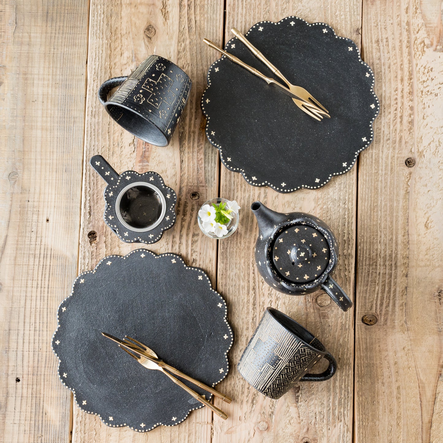 優雅で華やかな食卓を演出してくれる高須愛子さんのうつわ