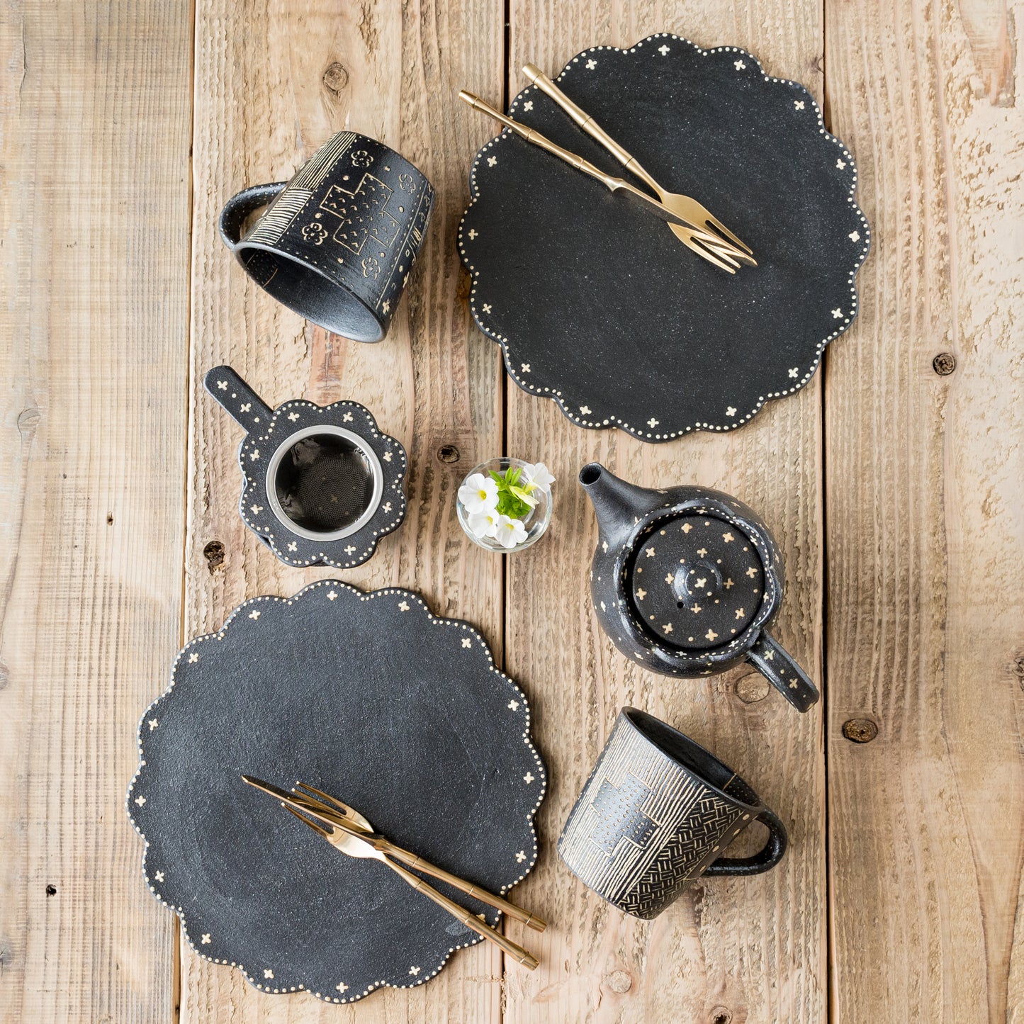 食卓をモダンでおしゃれにしてくれる高須愛子さんのうつわ