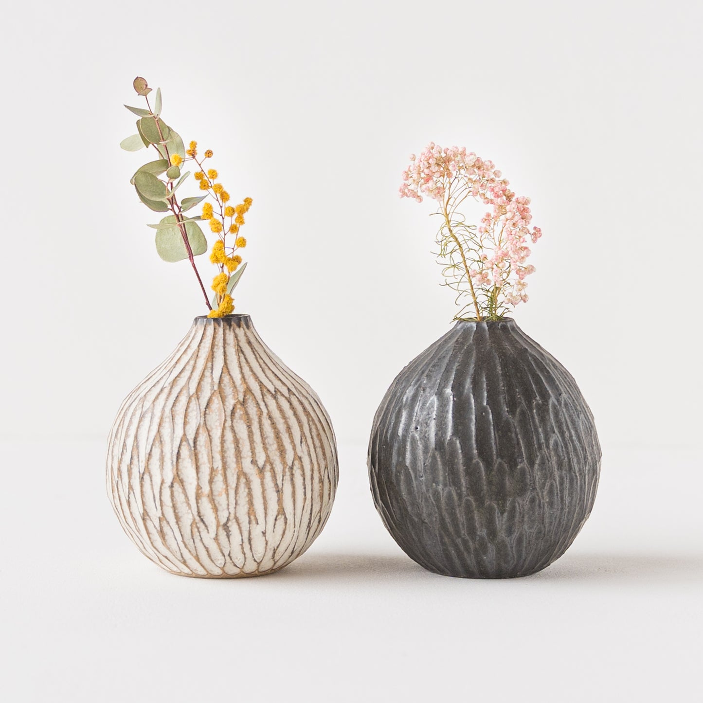 細やかで美しい鎬模様に魅せられる山本雅則さんのしのぎの一輪挿し