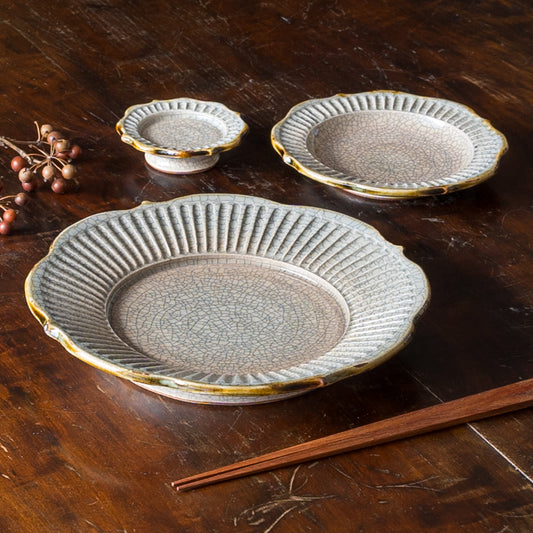 食卓が素敵に華やぐはなクラフトの墨入貫入の器